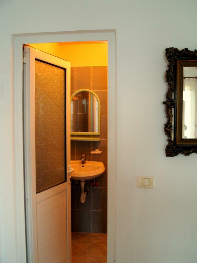 Q Bay Apartments Qeparo Rum bild